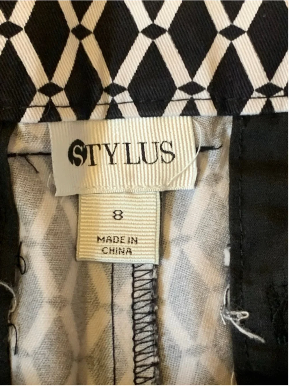 Stylus Shorts 8 Black and White Geometric Pattern 100% Cotton Pockets - Picture 3 of 7